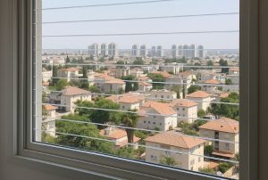 סורג שקוף כאמצעי בטיחות לבית